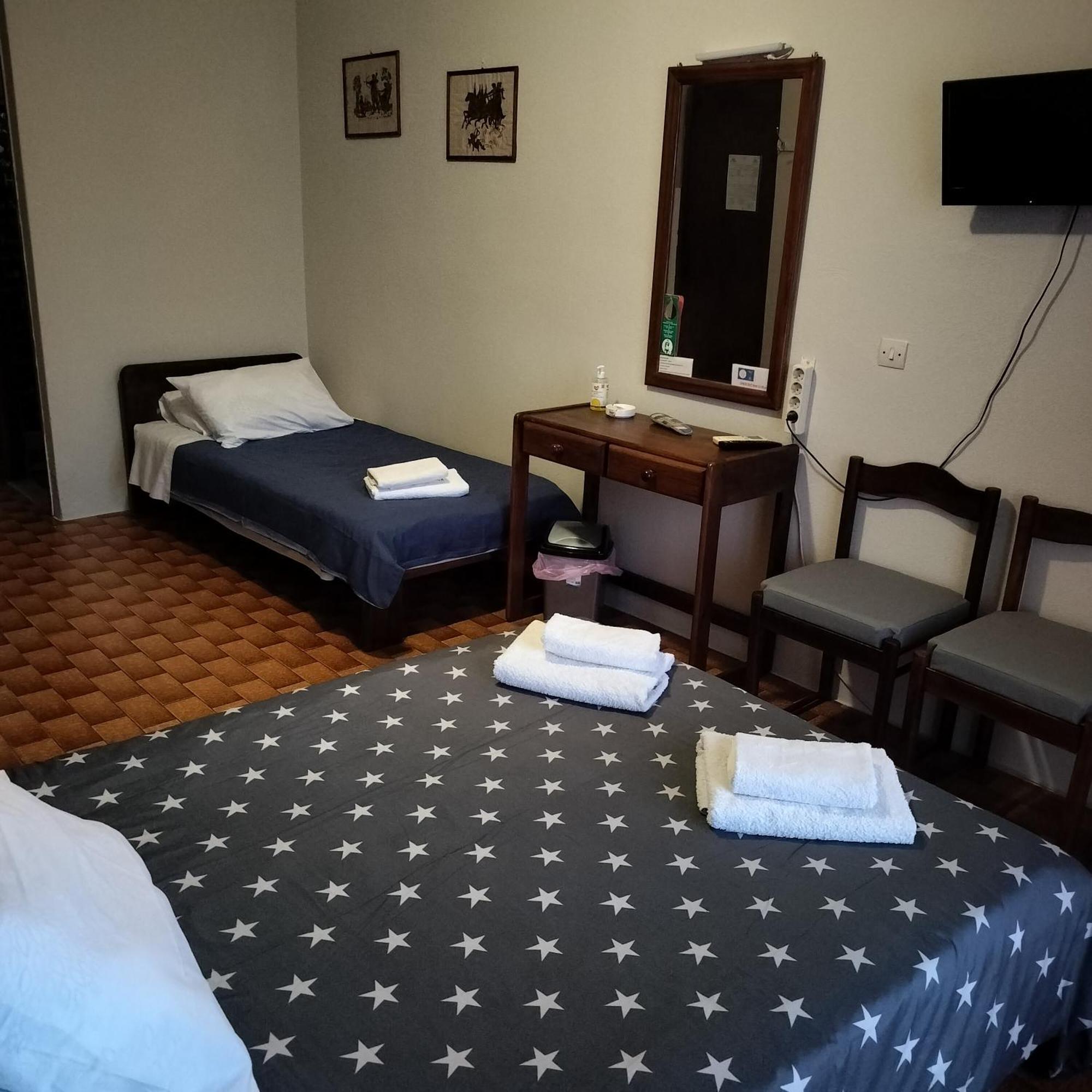 Bissias Guest House Galatás Buitenkant foto