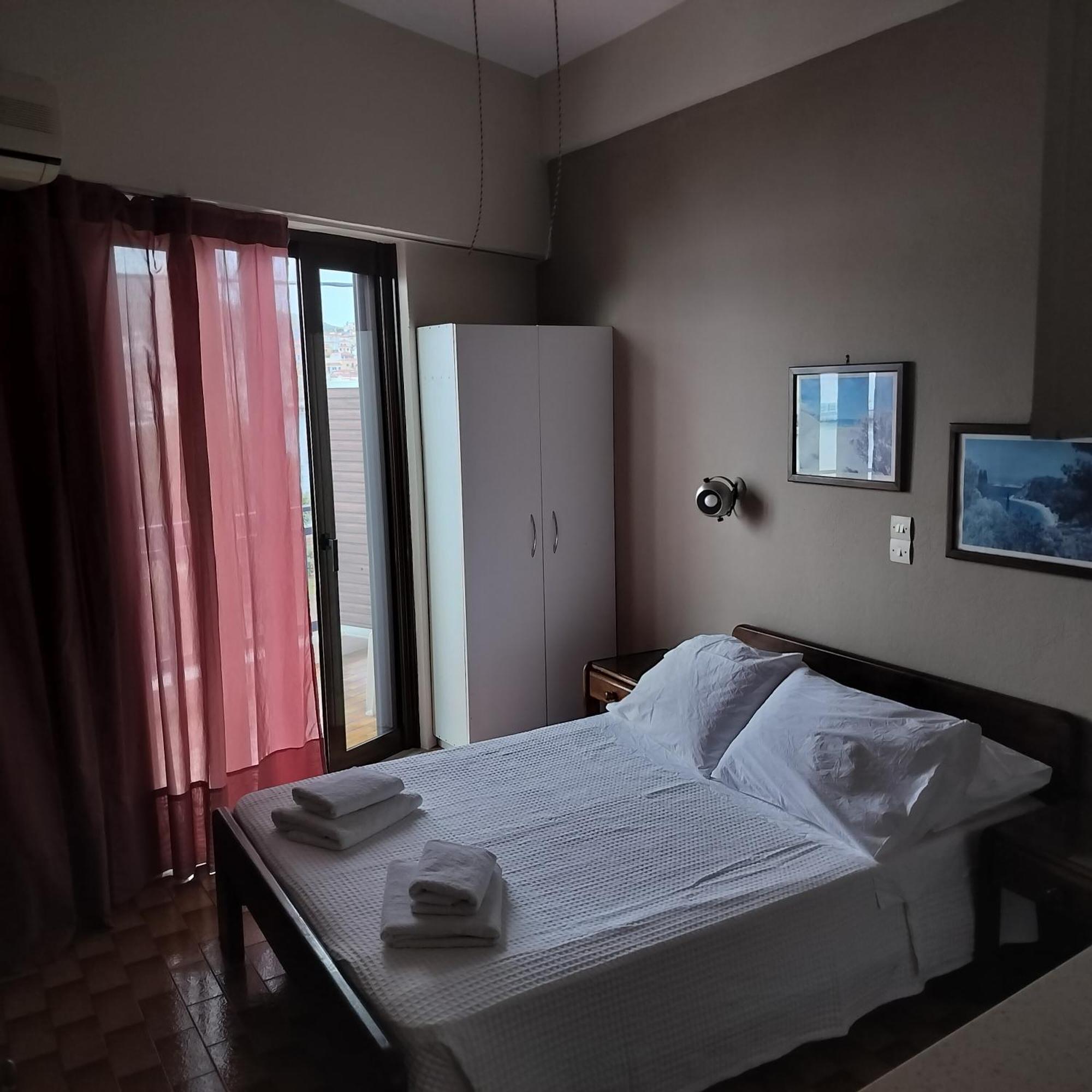 Bissias Guest House Galatás Buitenkant foto