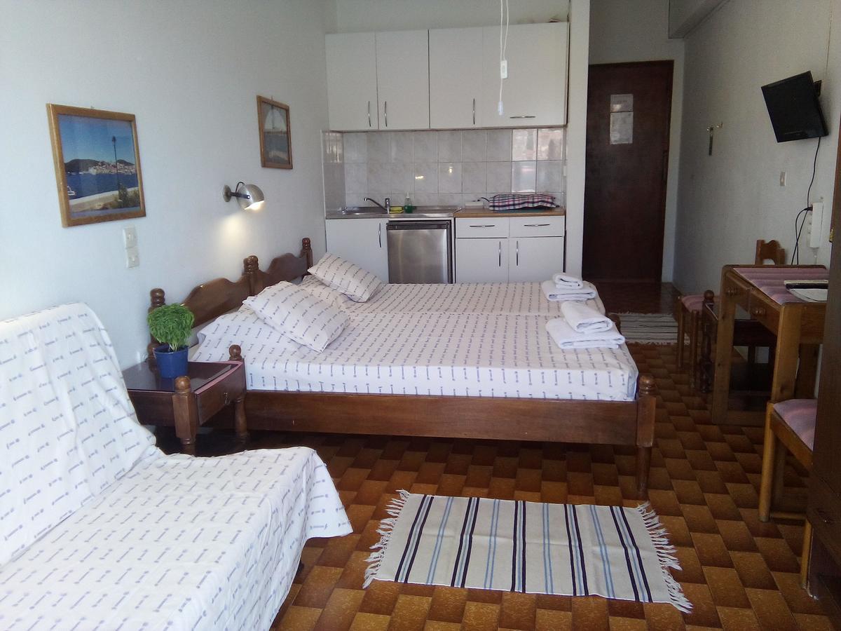 Bissias Guest House Galatás Buitenkant foto