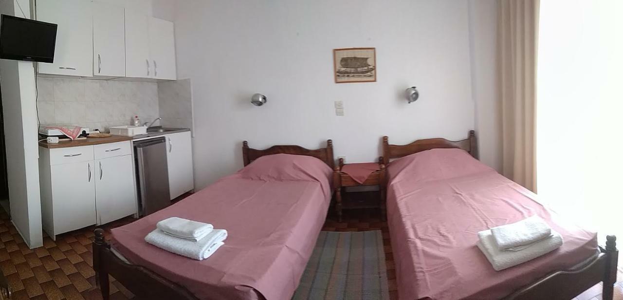 Bissias Guest House Galatás Buitenkant foto
